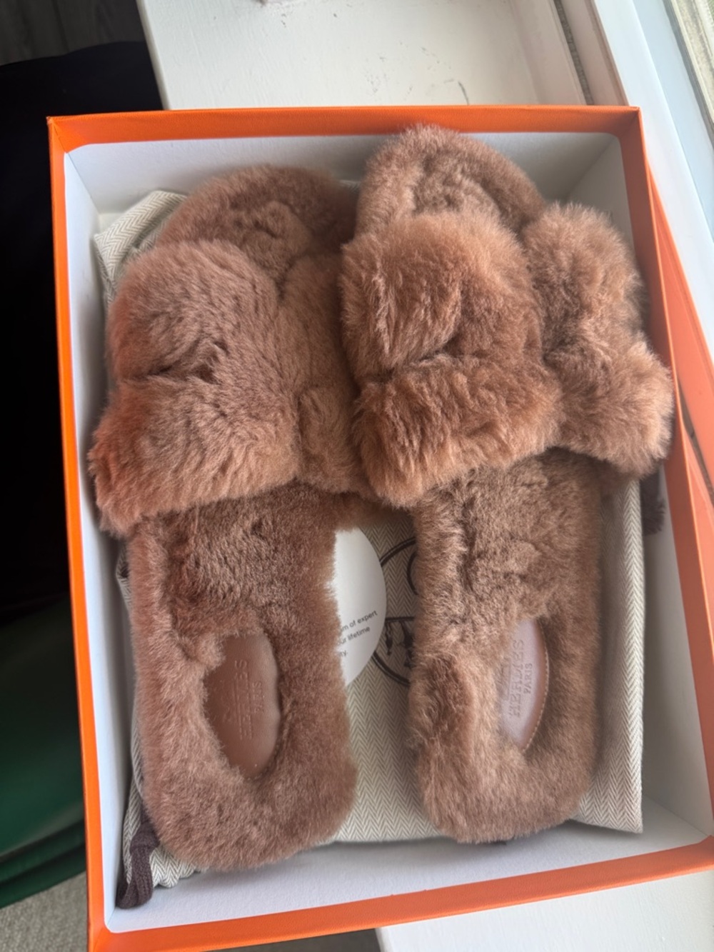 1000% Authentic Hermes Fur Oran Sandals sz 40 in Natural color